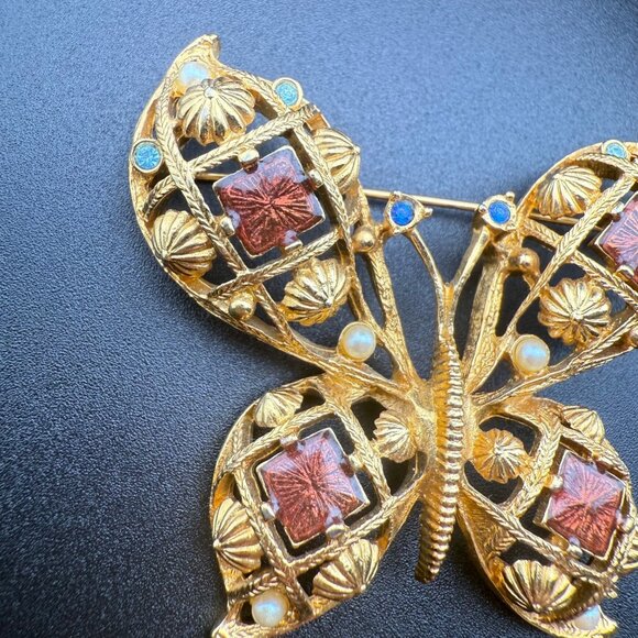 Avon Gold-Tone Butterfly Brooch With Ornate Design And Colorful Rhinestones‎ - Picture 2 of 7